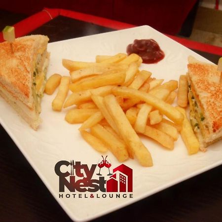 City Nest Hotel Ogombo Buitenkant foto