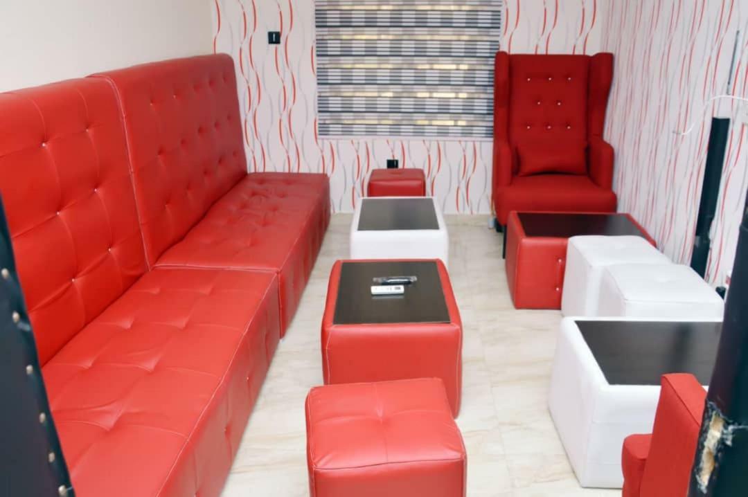 City Nest Hotel Ogombo Buitenkant foto