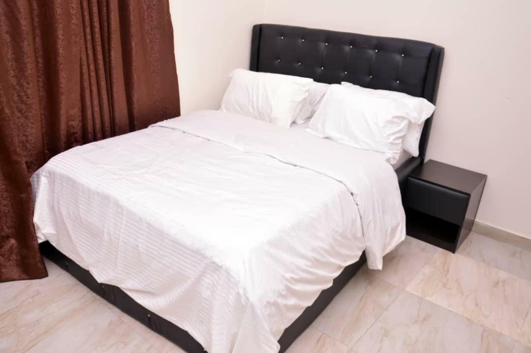 City Nest Hotel Ogombo Buitenkant foto