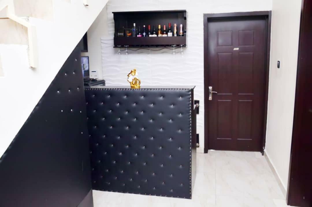 City Nest Hotel Ogombo Buitenkant foto