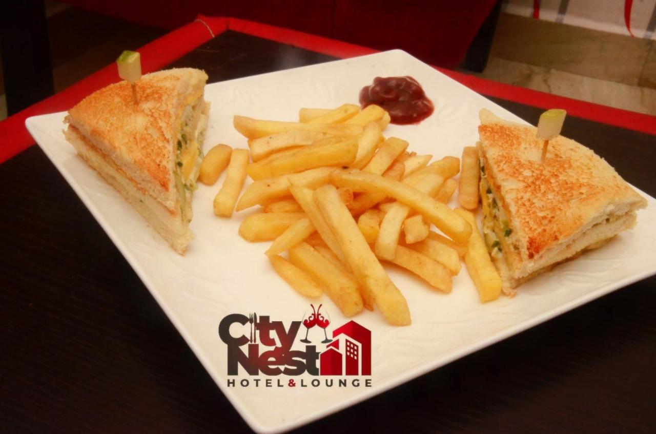 City Nest Hotel Ogombo Buitenkant foto